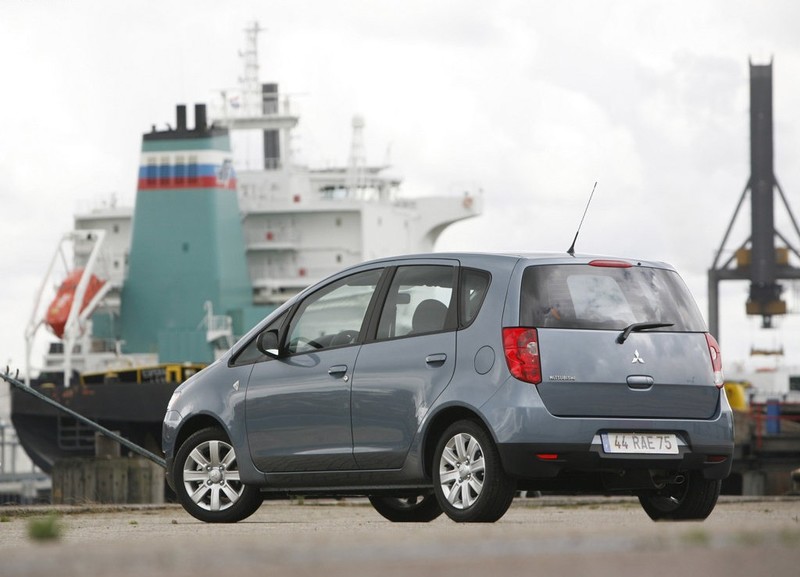 Правый стоп сигнал Mitsubishi Colt  2009 хэтчбек 1.3 Бензин Кировоград