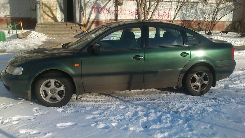 Левое переднее крыло (темно зеленый металлик) Volkswagen Passat B5 1998 р.  1.8 л бензин Кривий Ріг