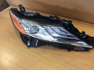 Фара передня права 8111006D80   Toyota Camry