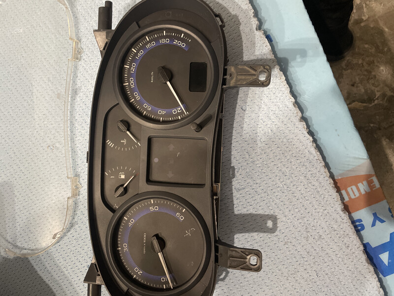 Панель приборов Renault Trafic 2 2004 г.  2.5 л дизель