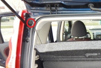 Заглушка возле левого стопа Nissan Note E11  2008 1.6 Бензин Одесса