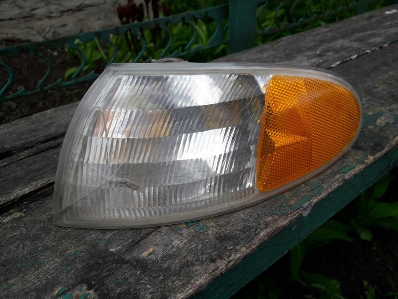 Поворотник передний правый Ford Contour  1997 2.0 Бензин Красноград
