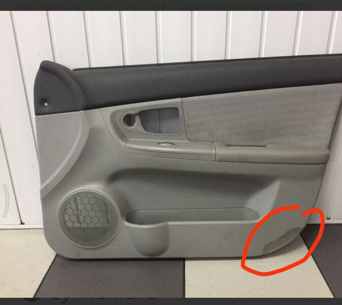 Розсіювач (скло) світла на карті правої дверки Kia Cerato  2006 1.6 Бензин Киев