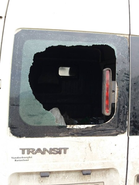 Скло задніх дверей Ford Transit  2004 2.0 Дизель 