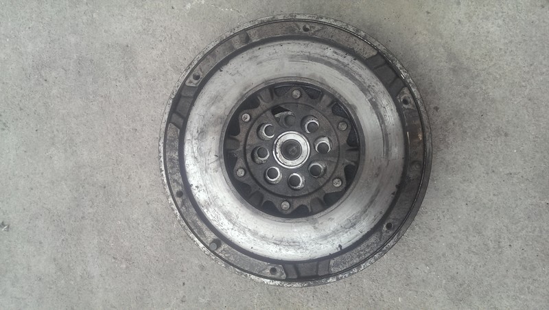 Двухмассовый маховик 21207565745   BMW 3 Series