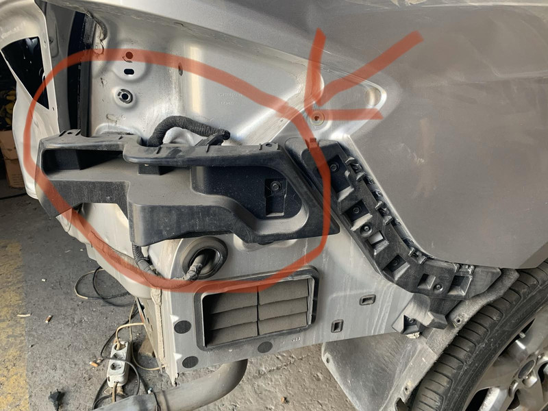 Направляющая бампера Ford Fusion se 2014 2.5 Бензин Бородянка
