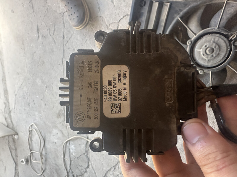Блок упправління вентиляторами passat b6 2008 Volkswagen Passat B6  2008 універсал 2.0 Дизель Теофіполь