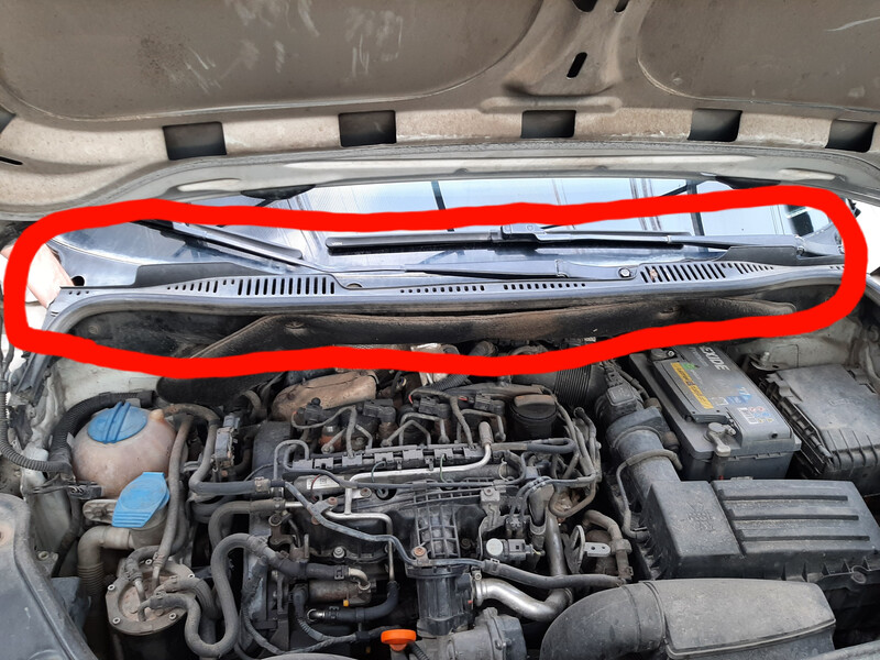 Водостьок лобового скла Volkswagen Caddy 3  2012 1.6 Дизель Тернополь