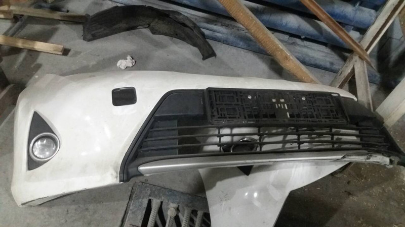 Решетка бампера переднего в сборе Toyota Auris  2013 хетчбек 1.3 Бензин 