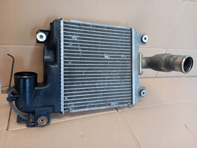 Інтеркуллер Toyota Hilux 2003 г.  2.5 л дизель Вараш