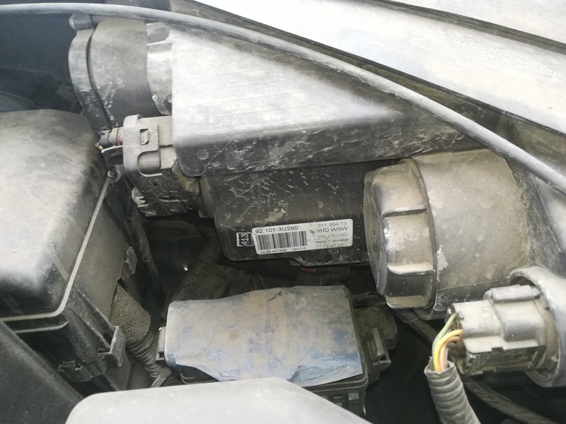 Основна фара у зборі 921023U280   Kia Sportage