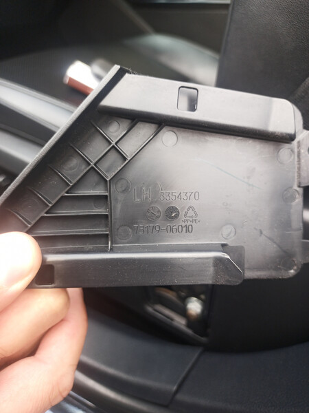 Заглушка ремня безпеки Lexus ES  2019 2.5 Гибрид 