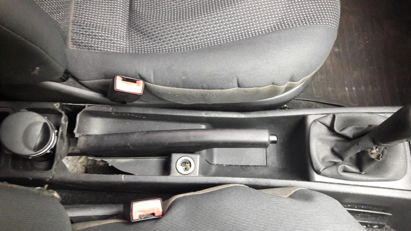 Центральная консоль с чехлом кпп Skoda Fabia хетчбек 2006 р.  1.2 л бензин Київ