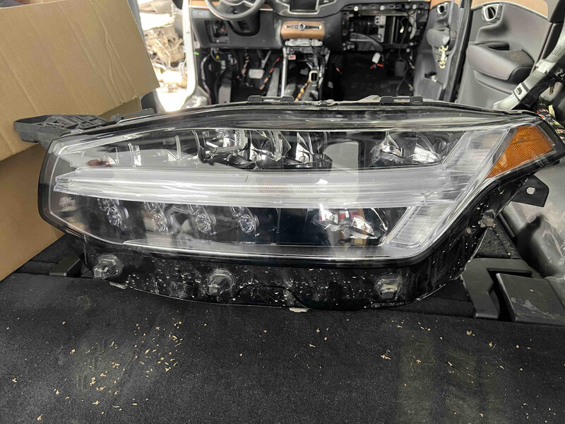 Фара передняя правая 32338946   Volvo XC90