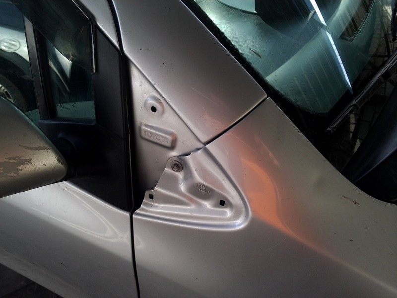 Накладка на переднее крыло Toyota Yaris  2006 хетчбек 1.3 Бензин 