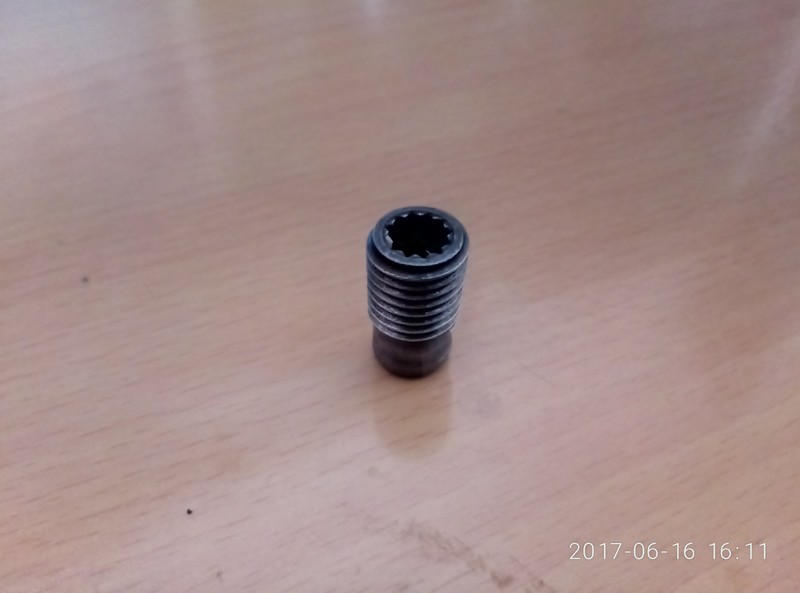 Клапан главной масляной магистрали Volkswagen Golf 4  1998 хэтчбек 1.4 Бензин Томашполь