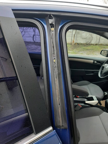 Уплотнитель двери Opel Zafira B  2008 универсал 1.7 Дизель Дубно
