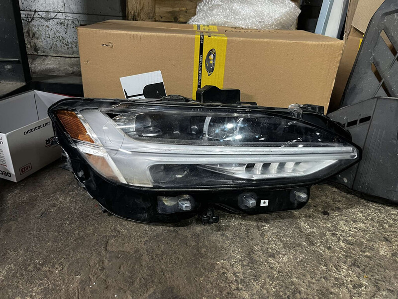 Фара передняя Volvo S90 2022 г.