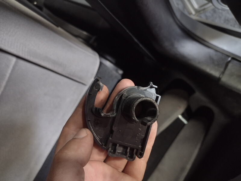 Кронштейн підлокотника сидіння водія Peugeot 307  2003 хетчбек 2.0 Дизель 