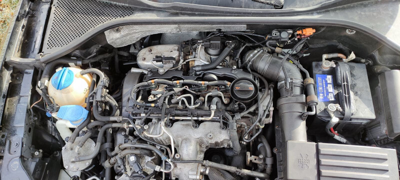 Декоративная крышка двигателя Volkswagen Passat B7  2012 хэтчбек 2.0 Дизель Полонное