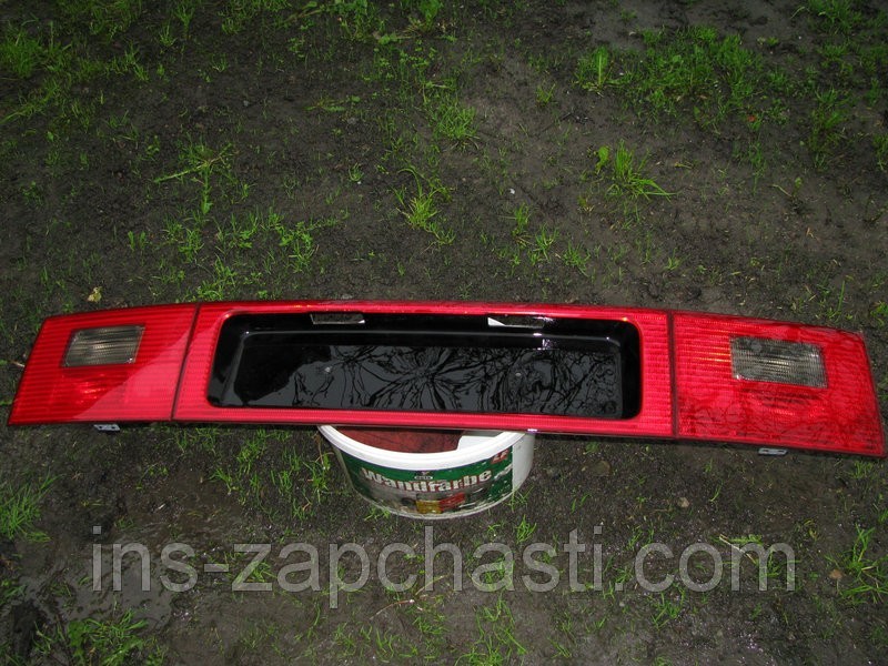 Решітка центральна нижня. фанарь центральний Volkswagen Sharan 2 2002 1.9 Дизель Львов