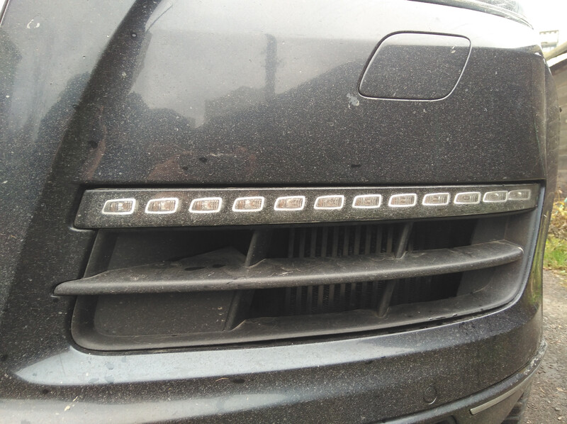 Решетка бампера Audi Q7 2011 г.  3.0 л дизель Ровно