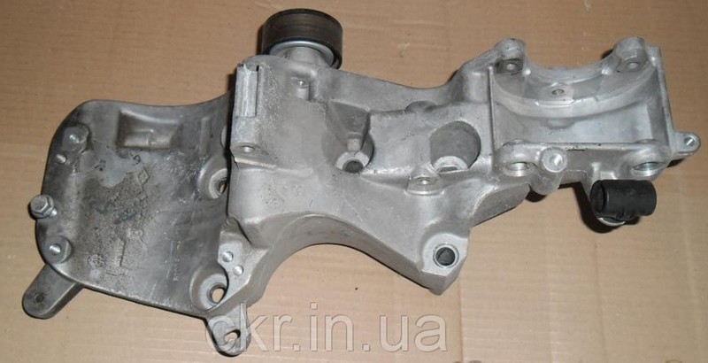 Кронштейн генератора Renault Logan универсал 2011 г.  1.6 л бензин Киев