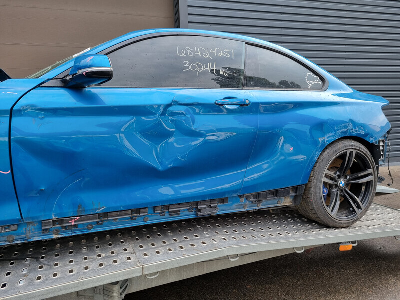 Молдинг порога BMW M2 купе 2016 г.  3.0 л бензин Лубны