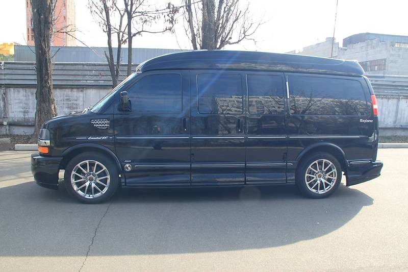 Стекло левое боковое Chevrolet Express 2012 г.  5.3 л бензин Киев