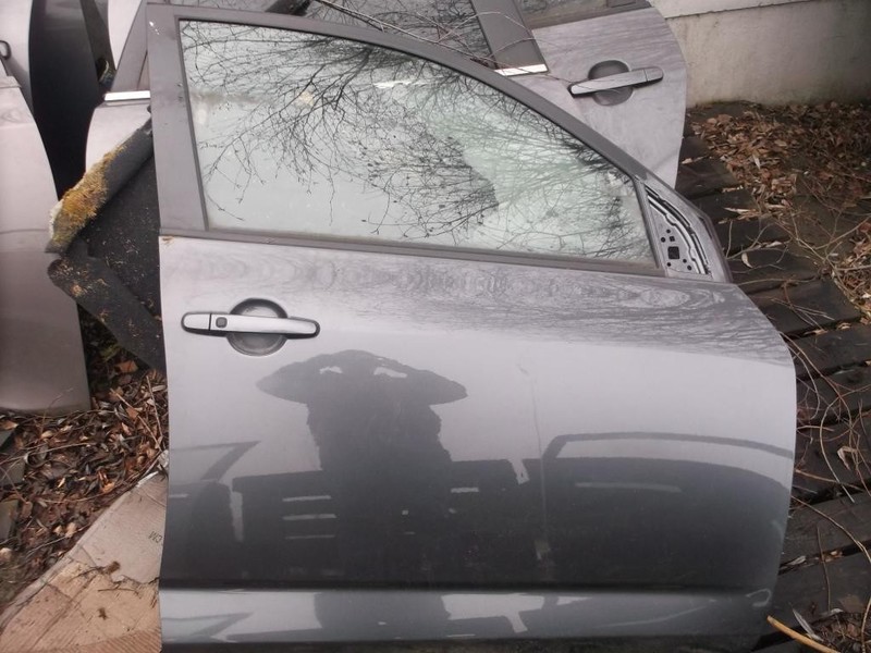 Двері 67001-42120   Toyota RAV4