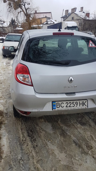 Протитуманний фонарік лівий в бампер Renault Clio  2008 хэтчбек 1.4 Бензин Львов