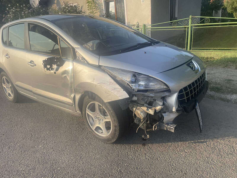 Дверка передня права Peugeot 3008  2011 хэтчбек 1.6 Дизель Ивано-Франковск