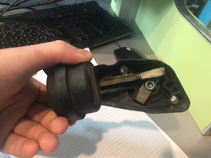 Вакуумная заслонка впускного коллектора Audi A6 ADR 1997 универсал 1.8 Бензин Хмельницкий