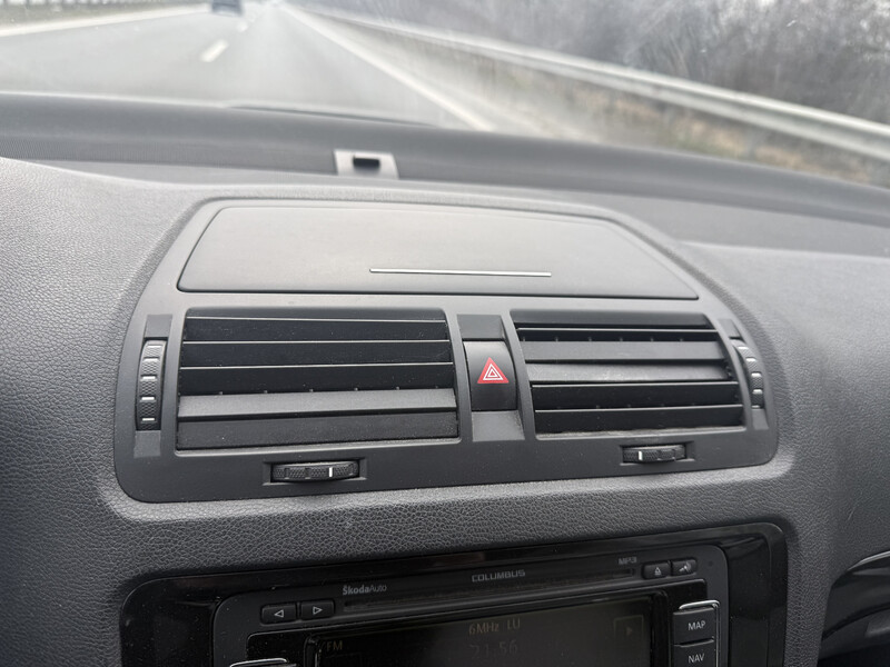 Воздуховод отопителя центральний і козирьок водія Skoda Octavia A5  2012 1.8 Бензин Полтава