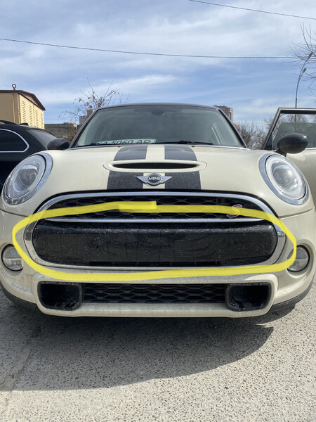 Центральный пластик переднего бампера MINI Cooper S  2015 хэтчбек 2.0 Бензин Киев