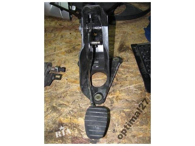 Педаль сцепления Renault Trafic 2  2007 2.0 Дизель Днепр