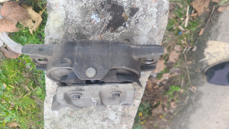 Подушка двигуна права Dodge Journey  2009 2.4 Бензин 