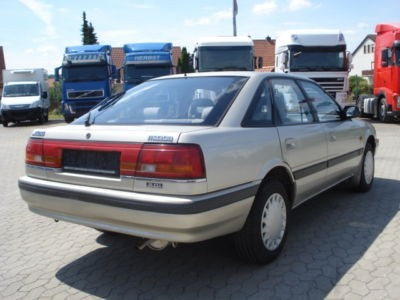 Фонари наружные оба и планку на крышку багажника Mazda 626  1989 хэтчбек 2.0 Бензин Киев