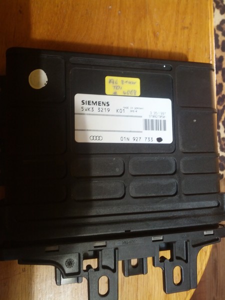 Блок управления АКПП 01N 927 733   Volkswagen Passat