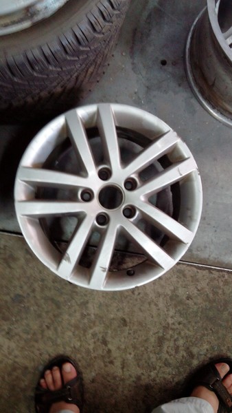 Диск литой Volkswagen Touran 2011 г.  Ровно