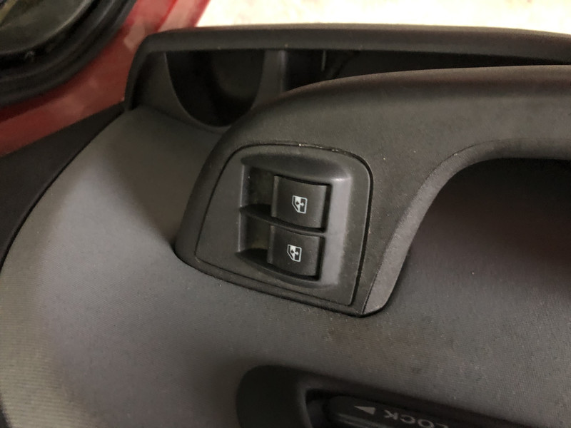 Пластік кнопок лівий та правий Fiat Doblo ZFA 223 2006 1.9 Дизель 