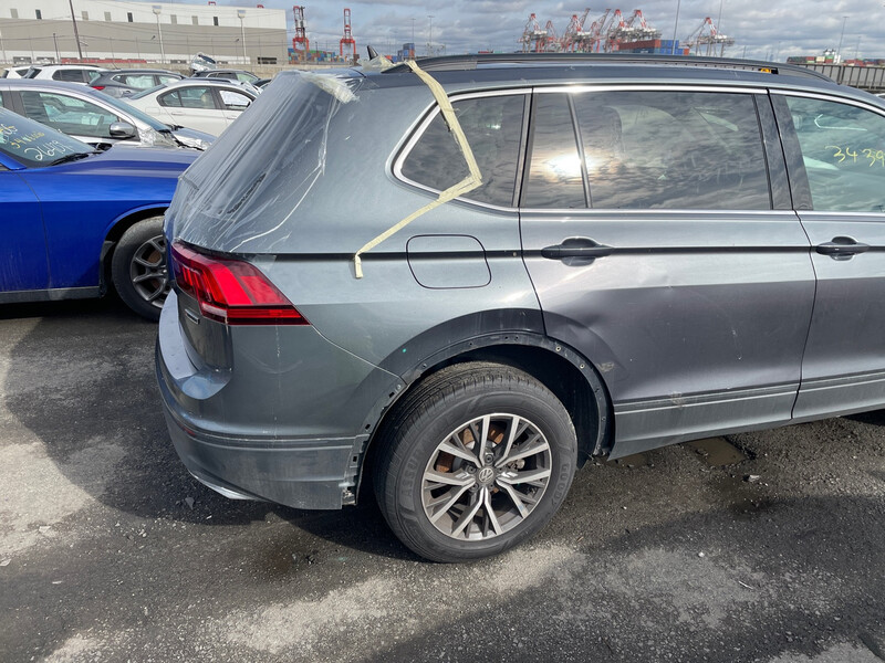 Крило переднє право Volkswagen Tiguan універсал 2019 р.  2.0 л бензин Житомир