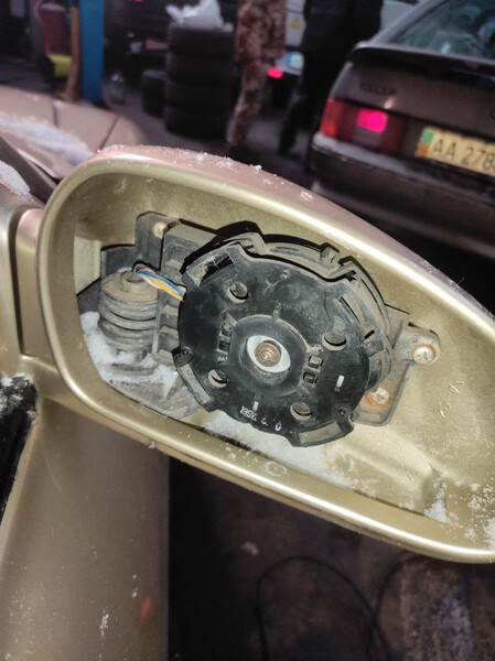 Вкладыш зеркала бокового Hyundai Sonata 4  2000 2.0 Бензин 