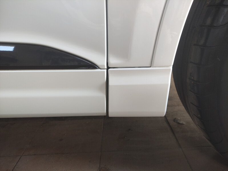 Накладка переднього правого крила Audi Q7  2016 3.0 Дизель Ровно