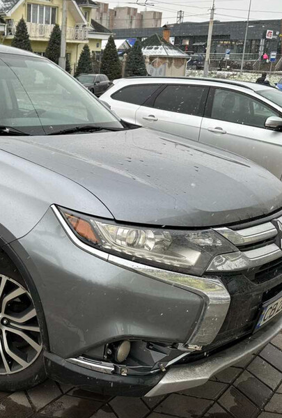 Хром накладка переднього бампера Mitsubishi Outlander 3  2016 2.4 Бензин Хмельницкий