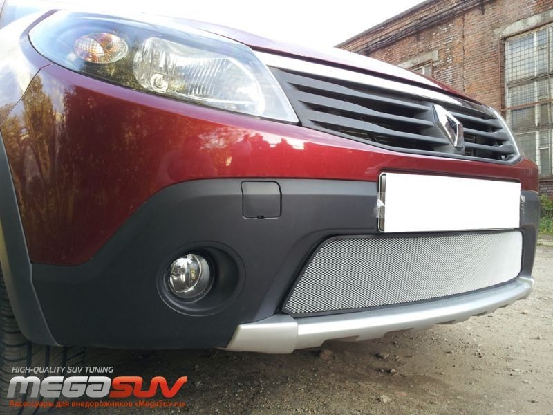 Бампер передній 8200526596   Renault Sandero Stepway