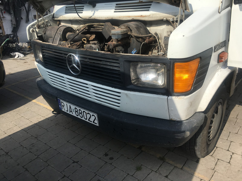 Фара права Mercedes 209 1993 г.  2.4 л дизель Львов