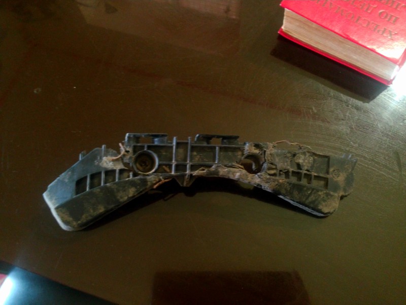 Крепление заднего бампера Toyota Auris  2007 хэтчбек 1.6 Бензин Харьков