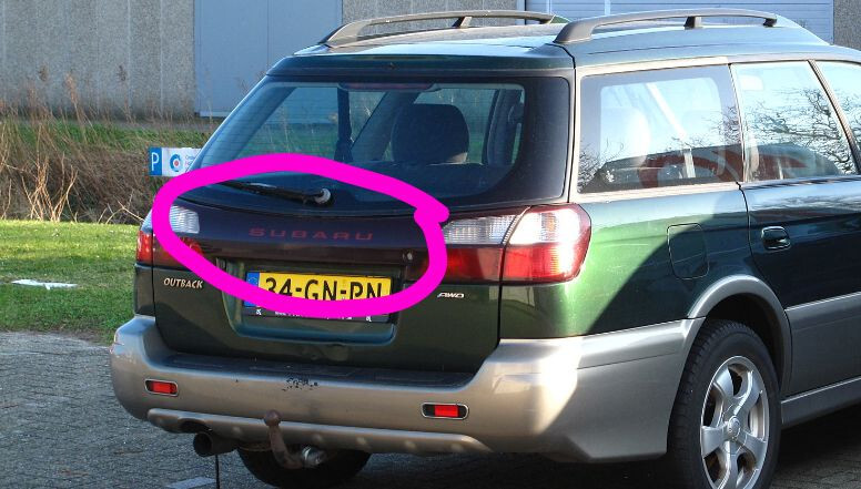 Пластиковая панель крышки багажника Subaru Legacy 3  2000 универсал 2.5 Бензин Днепр