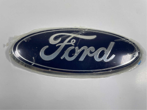 Эмблема решетки радиатора AU5Z8213A   Ford Focus
